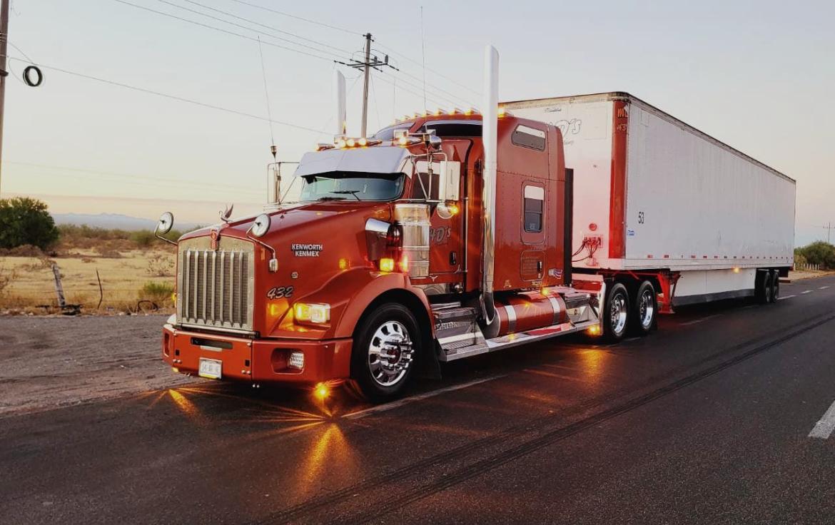 Camion rabon con caja seca de 4D's Trucking